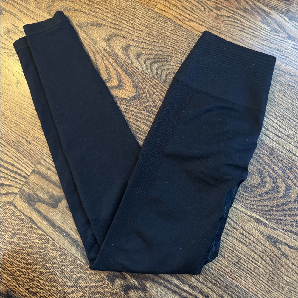 Alphalete Amplify Black Leggings with cinched detailing on back - Size XS